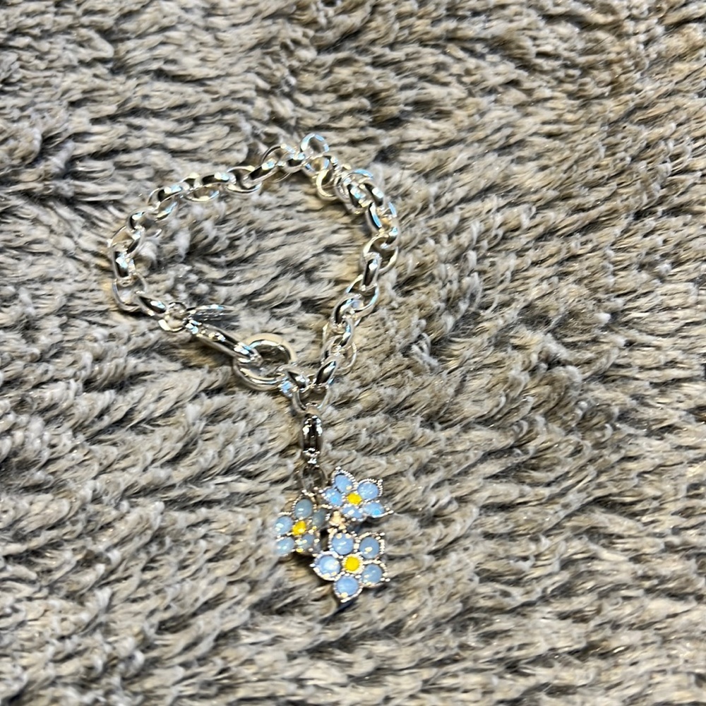 Sliver Bracelet with Forget me not flowers​